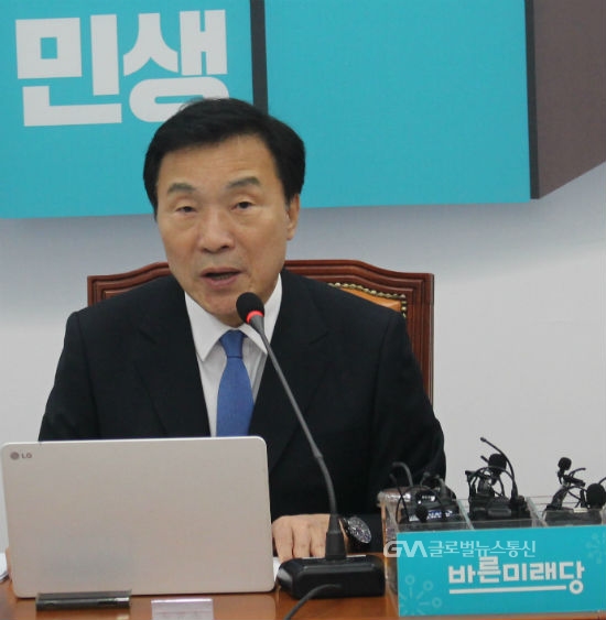 추천 < 포토뉴스 < 국회/정부 < 정치 < 기사본문 - 글로벌뉴스통신GNA 손학규, 미세먼지 범사회적 기구 위원장, 반기문 추천 - 글로벌뉴스통신GNA