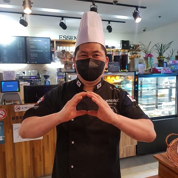 안갑수 기능장, 에센브로트 프리미엄 베이커리 +카페 오너쉐프 물방울 챌린지 동참 < 포토뉴스 < 사회 < 기사본문 - 글로벌뉴스통신GNA 안갑수... 
