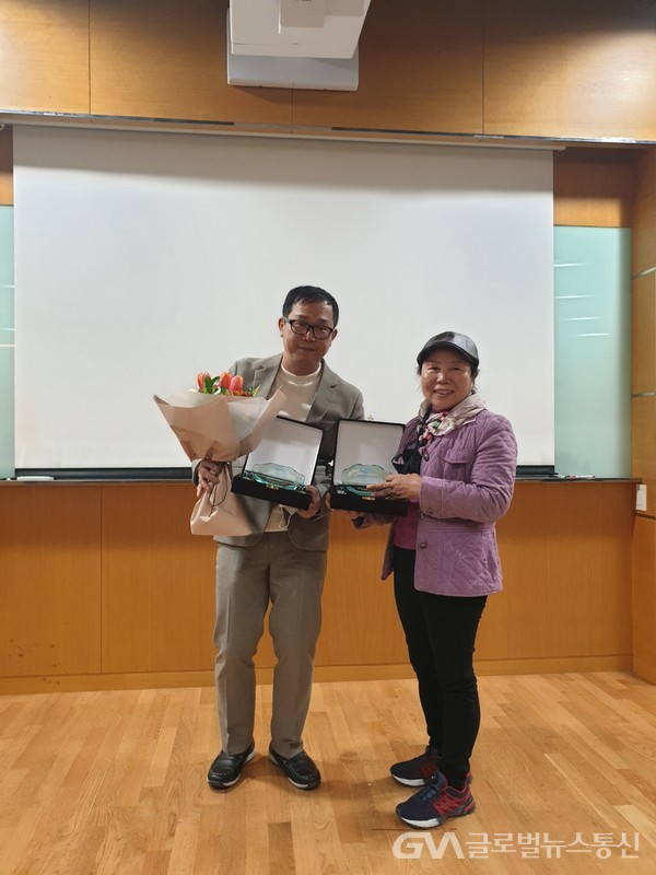 손춘하 달인계단청소 대표 2021 대한민국 글로벌브랜드대상수상 < 경제종합 < 경제 < 기사본문 - 글로벌뉴스통신GNA 손춘하 달인계단청소... 
