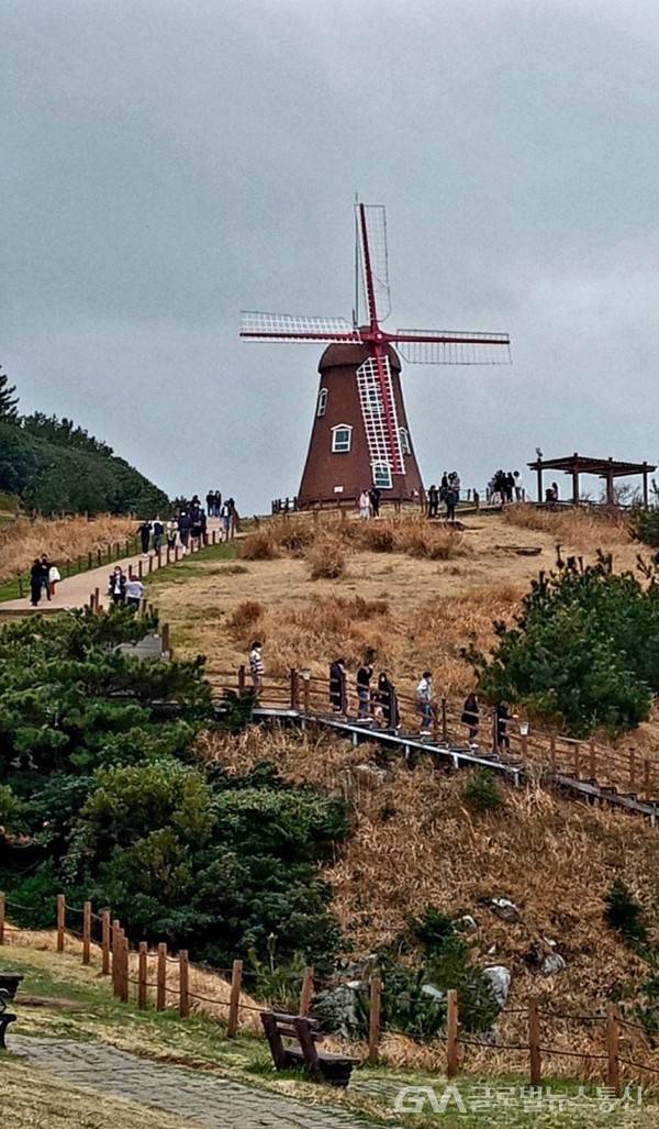 (글로벌GNA) 거제 바람의 언덕에서 맞이하는 풍광 < 포토뉴스 < 문화... (글로벌GNA) 거제 바람의 언덕에서 맞이하는 풍광 - 글로벌뉴스통신GNA