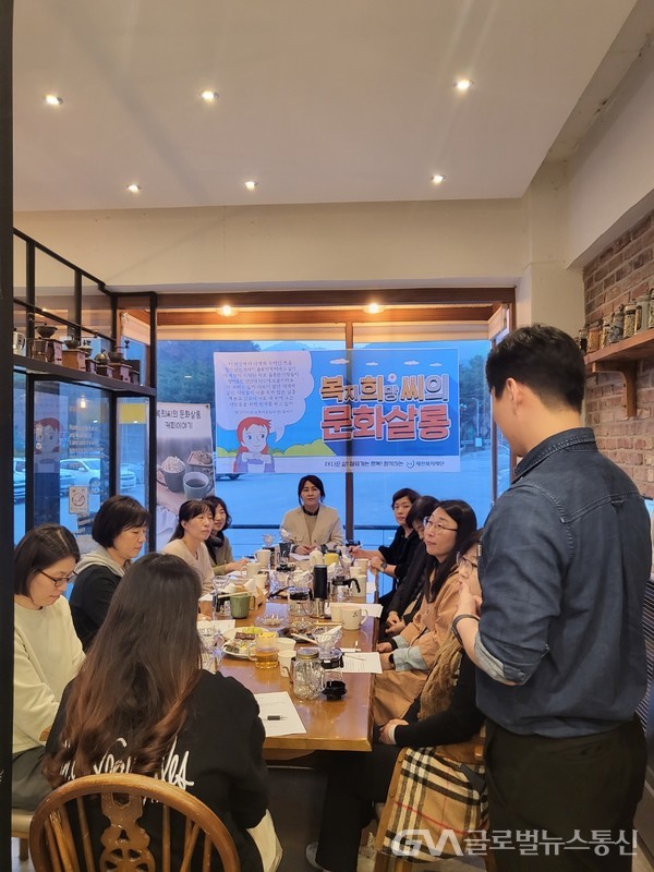 제천복지재단, 사회복지종사자 문화감성 충전 < 포토뉴스 < 이슈종합 < 사회 < 기사본문 - 글로벌뉴스통신GNA 제천복지재단, 사회복지종사자... 