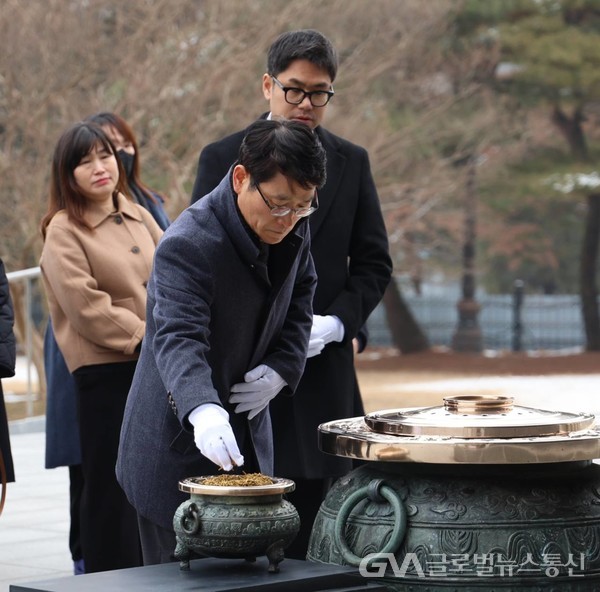 경기도율곡교육연수원, 현충원 참배 < 포토뉴스 < 교육 < 기사본문 - 글로벌뉴스통신GNA 경기도율곡교육연수원, 현충원 참배 - 글로벌뉴스통신GNA