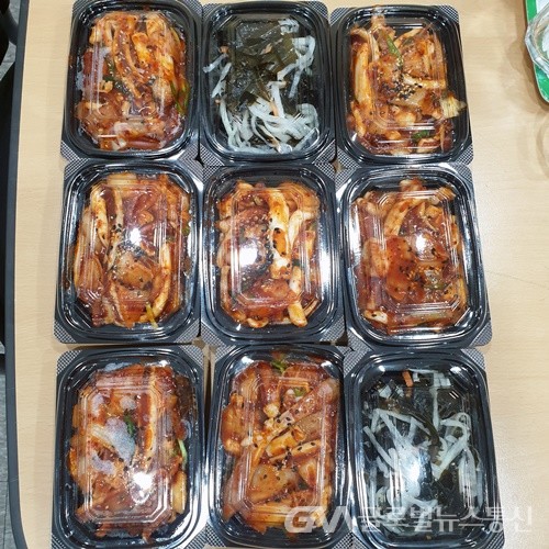 용상동새까치 식당사랑의 반찬으로 채워 < 사회 < 기사본문 - 글로벌뉴스통신GNA 용상동새까치 식당사랑의 반찬으로 채워 - 글로벌뉴스통신GNA