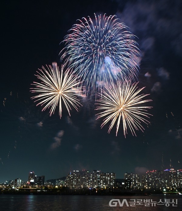 오세훈 시장, 서울세계불꽃축제 2024 참석 < 포토뉴스 < 문화종합... 오세훈 시장, 서울세계불꽃축제 2024 참석 - 글로벌뉴스통신GNA