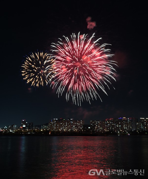 오세훈 시장, 서울세계불꽃축제 2024 참석 < 포토뉴스 < 문화종합 < 문화 < 기사본문 - 글로벌뉴스통신GNA 오세훈 시장, 서울세계불꽃축제... 