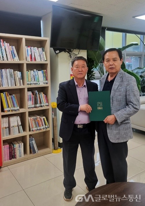 안동시립도서관, 길주요양병원에 도서 100권 기증 < 교육 < 기사본문... 안동시립도서관, 길주요양병원에 도서 100권 기증... 