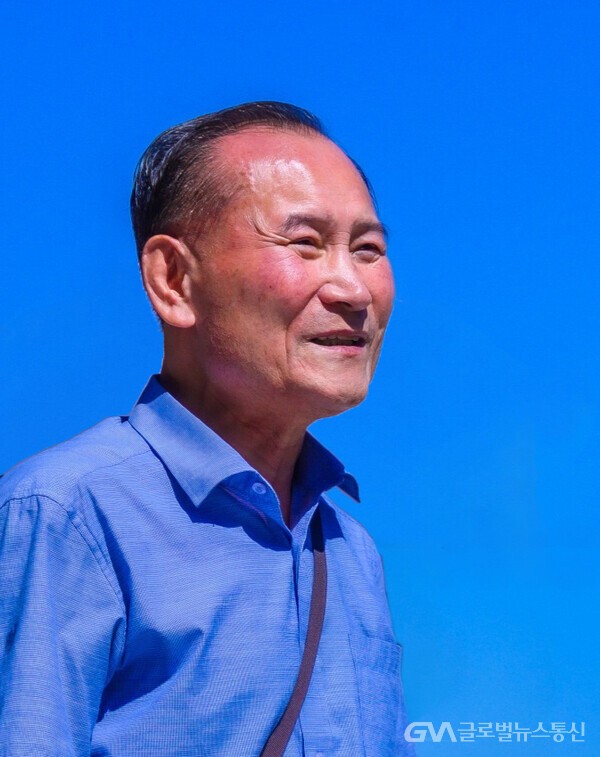 (사진 : 김문기 사진작가) 都雲 송영기 시조시인