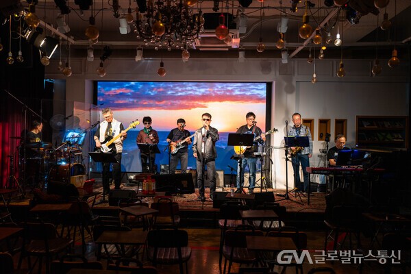 (사진제공: 임경섭 단장)영밴드 제1회 정기공연 모습(2023.12.3.)